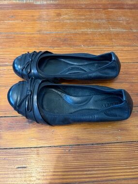 Born Black Leather Ballet Flats with Knot Detail Size 8M